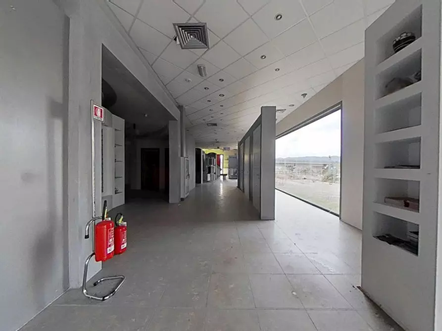 Immagine 4 di Attività commerciale in vendita  in Via Eugubina, N. 29 a Fossato Di Vico