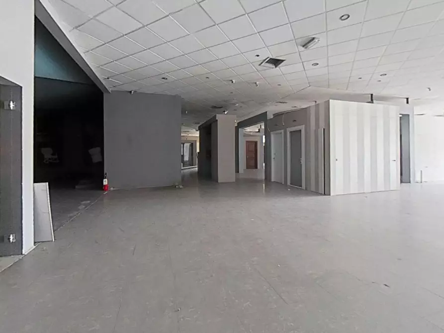 Immagine 5 di Attività commerciale in vendita  in Via Eugubina, N. 29 a Fossato Di Vico