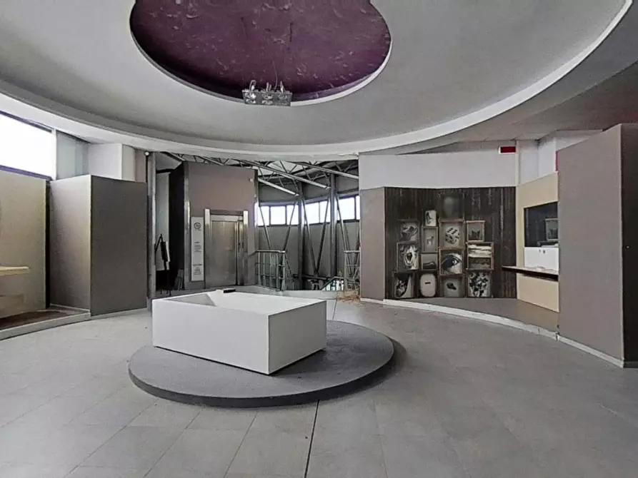 Immagine 10 di Attività commerciale in vendita  in Via Eugubina, N. 29 a Fossato Di Vico