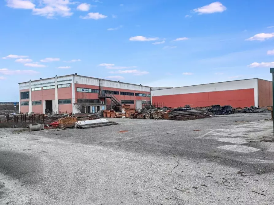 Immagine 11 di Attività commerciale in vendita  in Via Eugubina, N. 29 a Fossato Di Vico