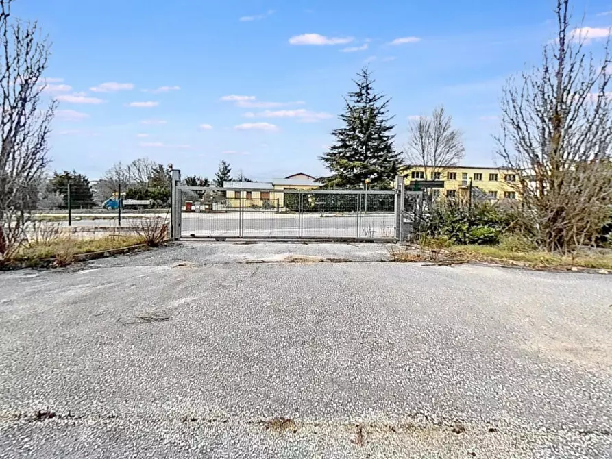 Immagine 13 di Attività commerciale in vendita  in Via Eugubina, N. 29 a Fossato Di Vico