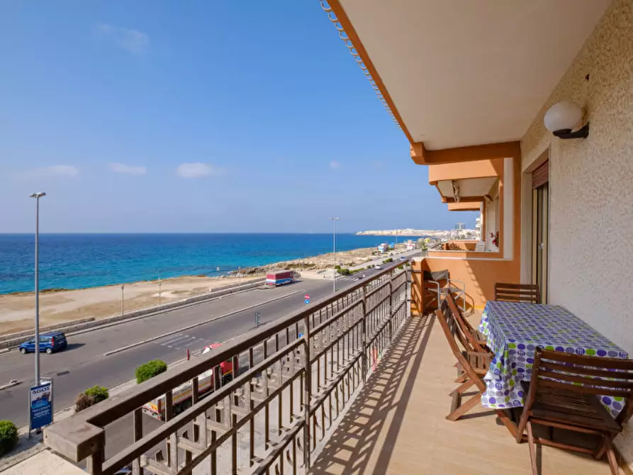 Immagine 1 di Appartamento in vendita  in Lungomare Galielo Galilei a Gallipoli