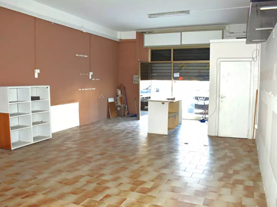 Immagine 9 di Laboratorio in affitto  in VIA SALARA VECCHIA 29 a Pescara