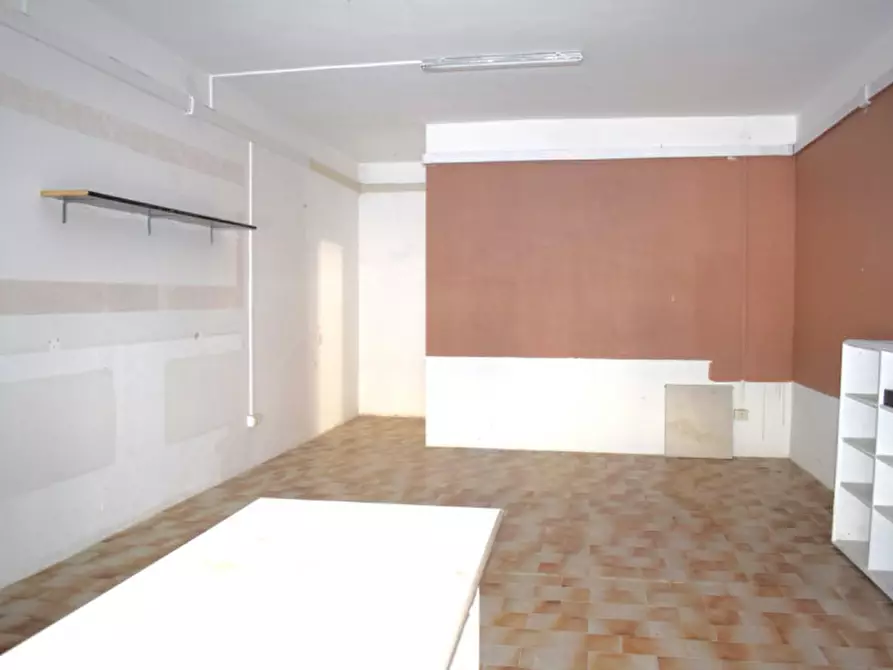 Immagine 10 di Laboratorio in affitto  in VIA SALARA VECCHIA 29 a Pescara