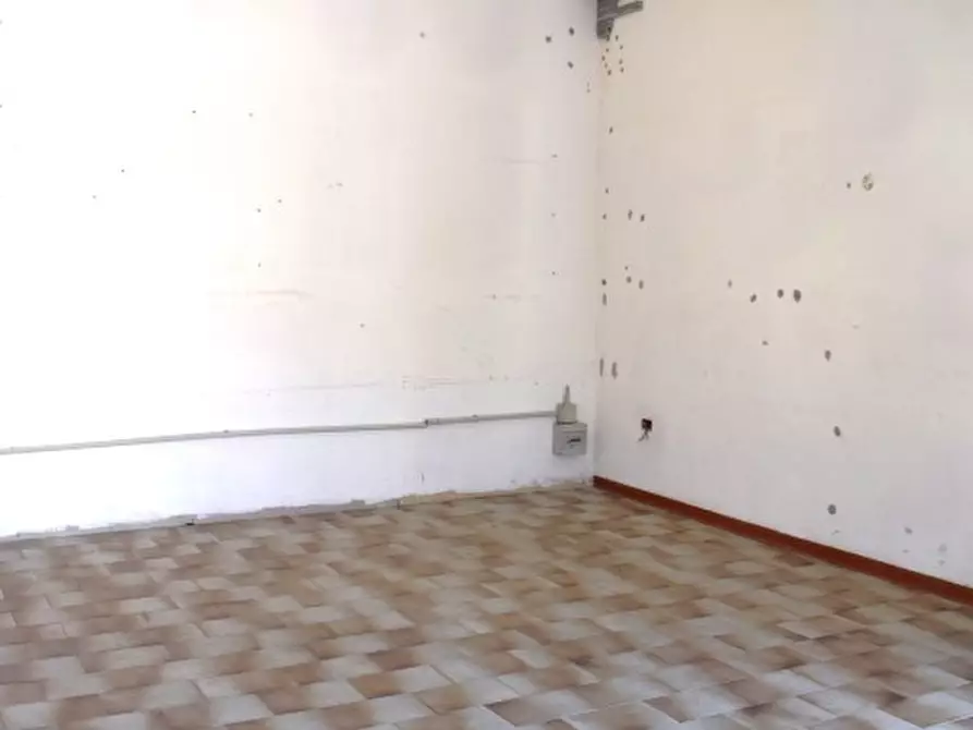 Immagine 12 di Laboratorio in affitto  in VIA SALARA VECCHIA 29 a Pescara