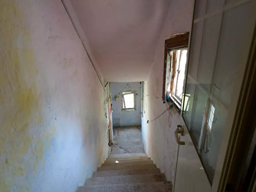 Immagine 49 di Casa indipendente in vendita  in Via Roma a Alezio