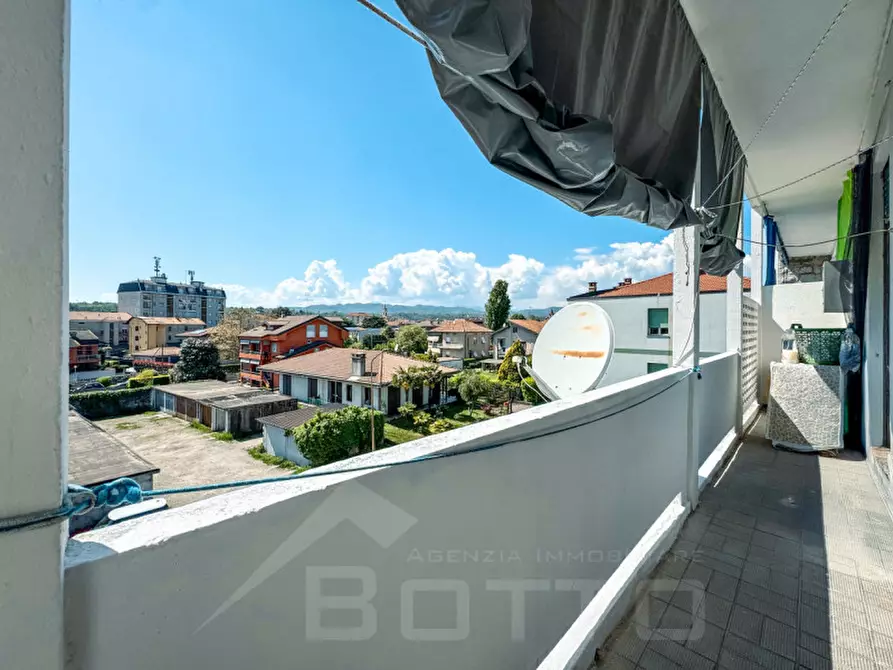 Immagine 8 di Appartamento in vendita  in Via XXIV Maggio 22 a Borgomanero