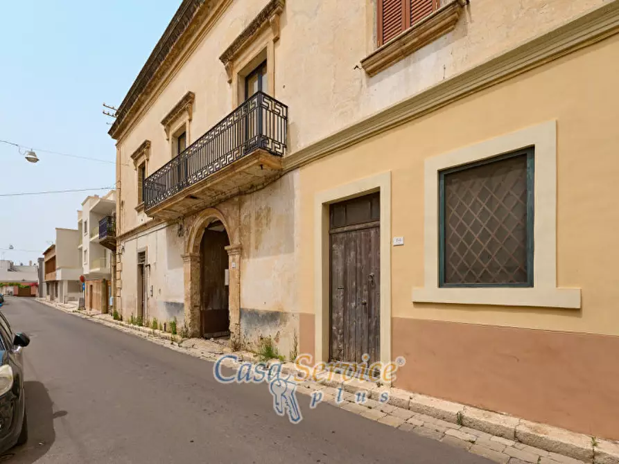 Immagine 2 di Palazzo in vendita  in Via Roma a Alezio