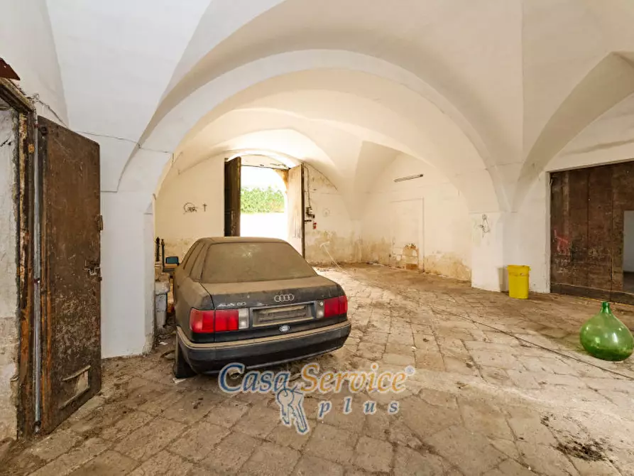 Immagine 4 di Palazzo in vendita  in Via Roma a Alezio