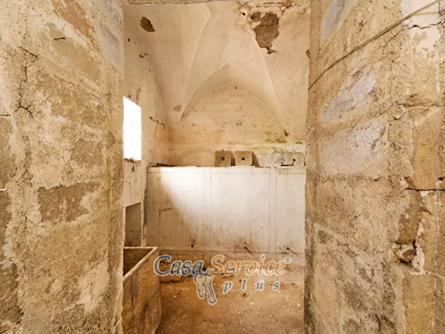 Immagine 15 di Palazzo in vendita  in Via Roma a Alezio