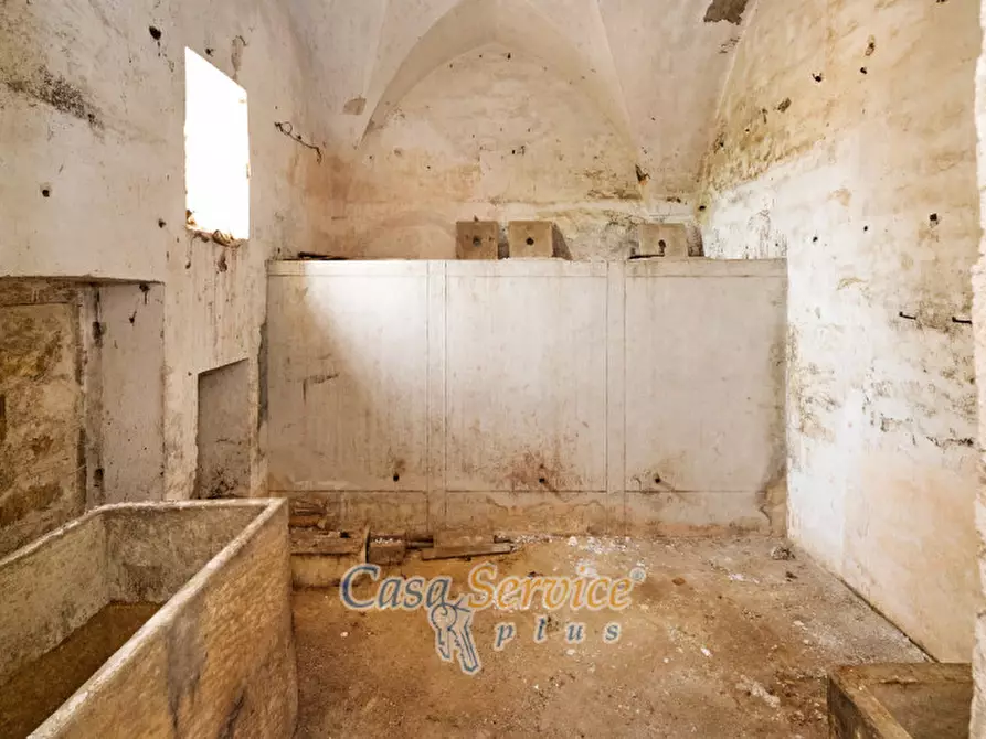 Immagine 16 di Palazzo in vendita  in Via Roma a Alezio