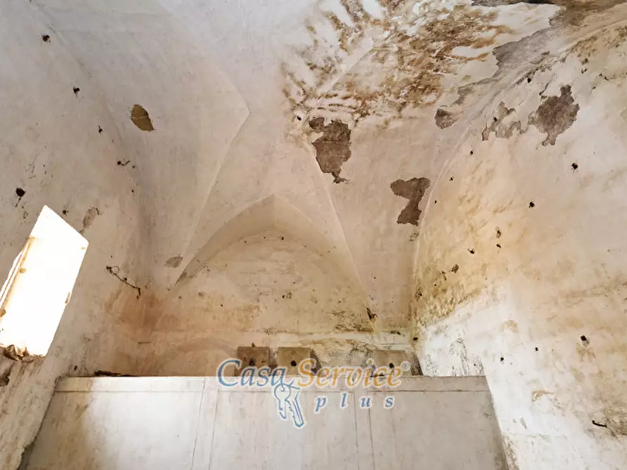 Immagine 17 di Palazzo in vendita  in Via Roma a Alezio