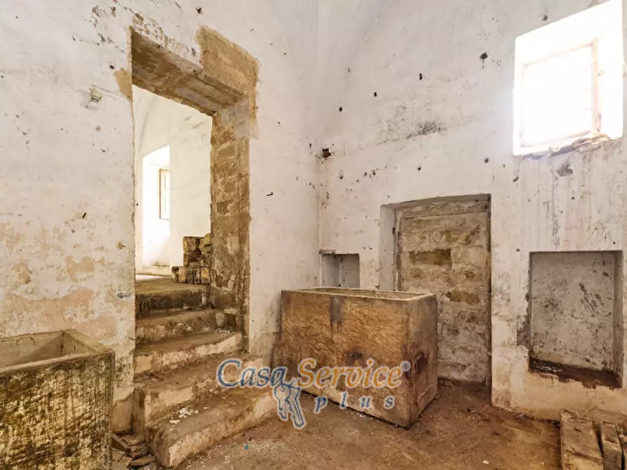 Immagine 18 di Palazzo in vendita  in Via Roma a Alezio