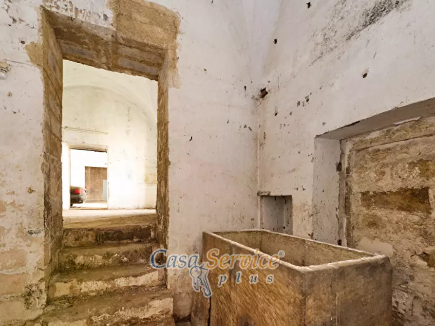 Immagine 19 di Palazzo in vendita  in Via Roma a Alezio