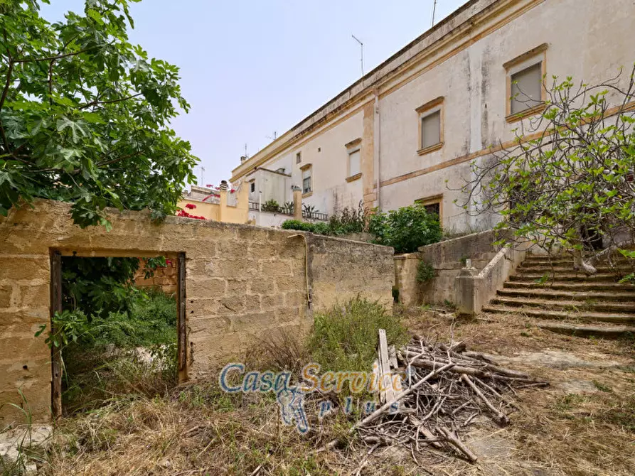 Immagine 27 di Palazzo in vendita  in Via Roma a Alezio