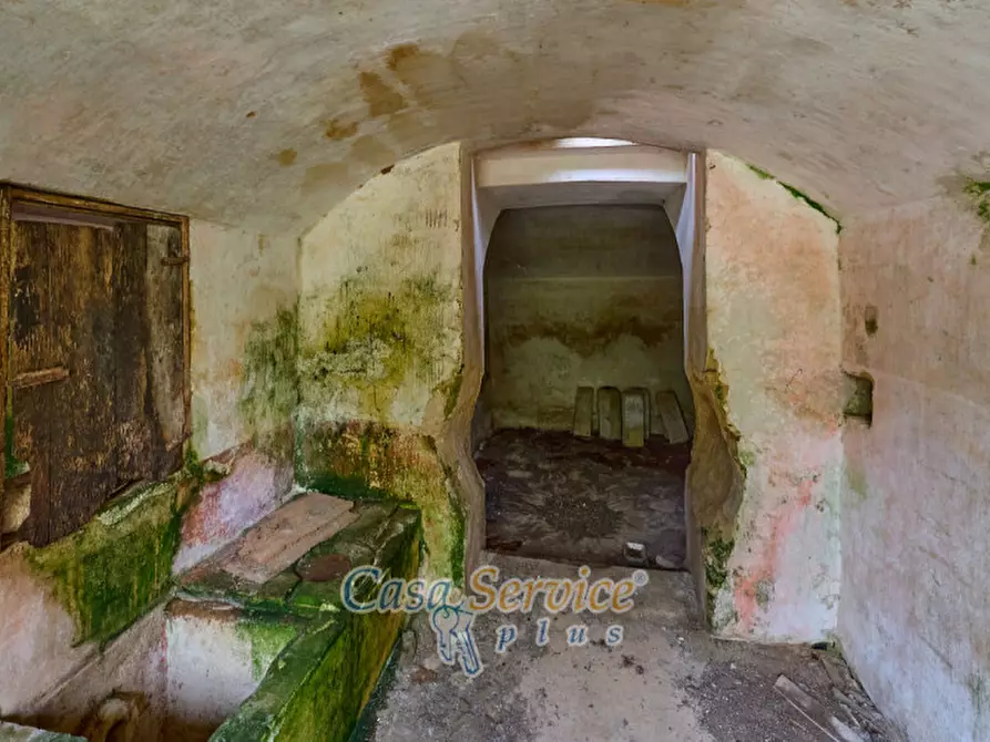 Immagine 33 di Palazzo in vendita  in Via Roma a Alezio