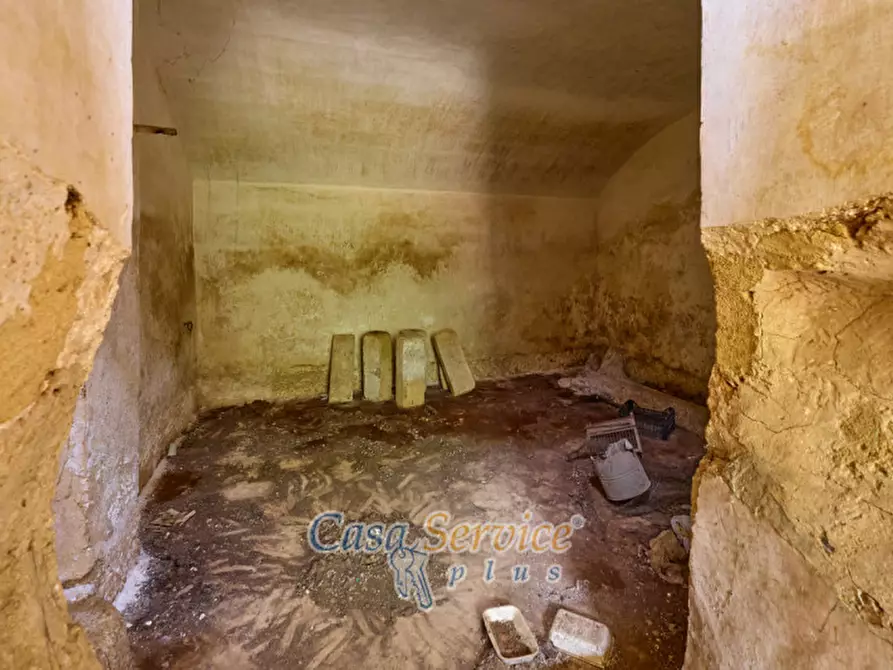 Immagine 34 di Palazzo in vendita  in Via Roma a Alezio