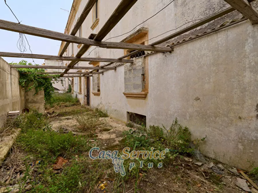 Immagine 36 di Palazzo in vendita  in Via Roma a Alezio