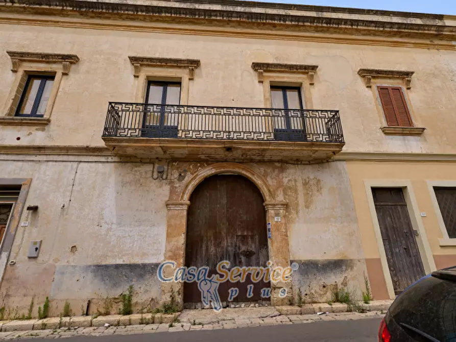 Immagine 37 di Palazzo in vendita  in Via Roma a Alezio