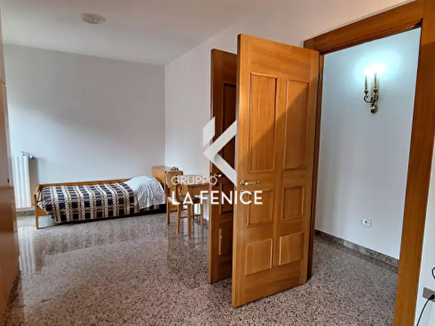 Immagine 41 di Appartamento in vendita  in via Alcide De Gasperi a Locorotondo