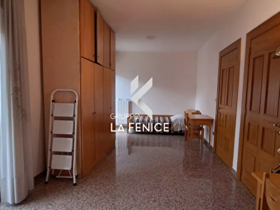 Immagine 48 di Appartamento in vendita  in via Alcide De Gasperi a Locorotondo