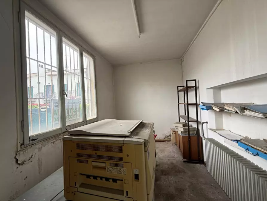 Immagine 6 di Magazzino in vendita  in Via del Pavone 2 a Mira