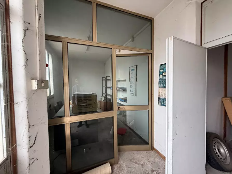 Immagine 8 di Magazzino in vendita  in Via del Pavone 2 a Mira