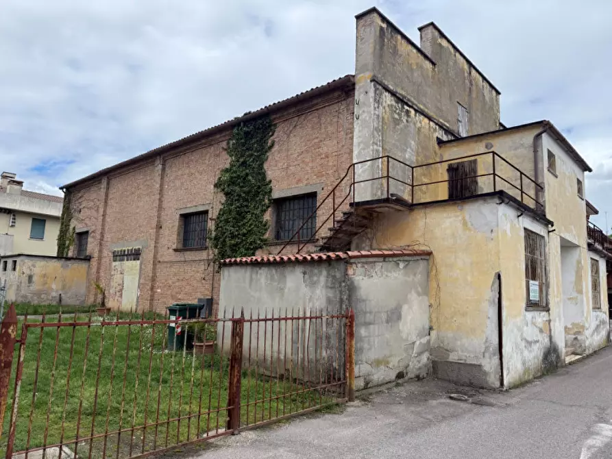 Immagine 11 di Magazzino in vendita  in Via del Pavone 2 a Mira