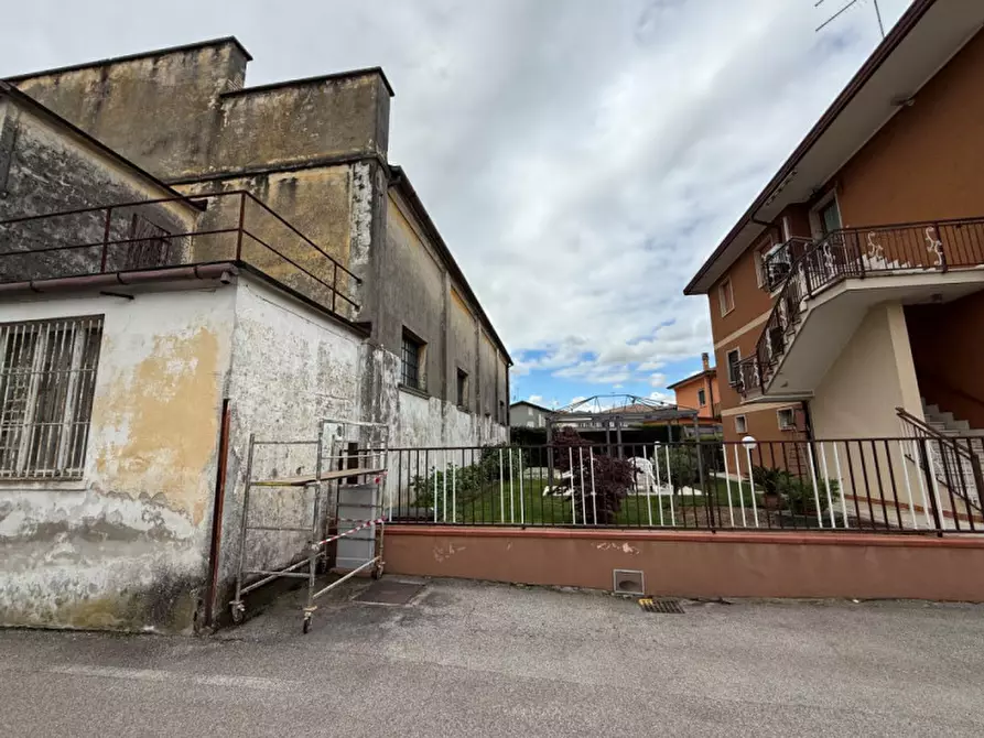 Immagine 12 di Magazzino in vendita  in Via del Pavone 2 a Mira