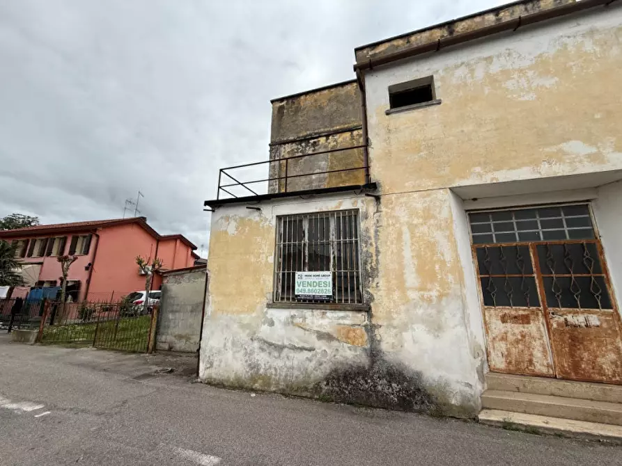 Immagine 13 di Magazzino in vendita  in Via del Pavone 2 a Mira