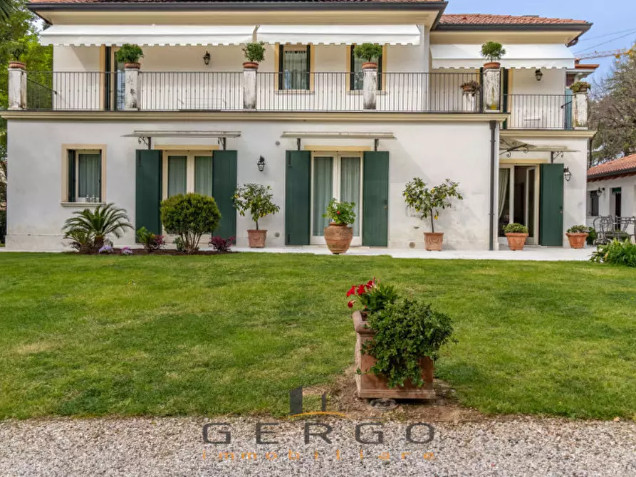 Immagine 2 di Villa in vendita  in Via Nazario Sauro a Montebelluna