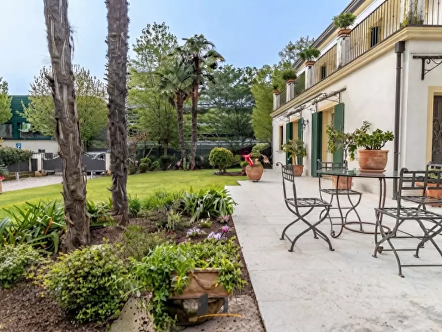 Immagine 3 di Villa in vendita  in Via Nazario Sauro a Montebelluna
