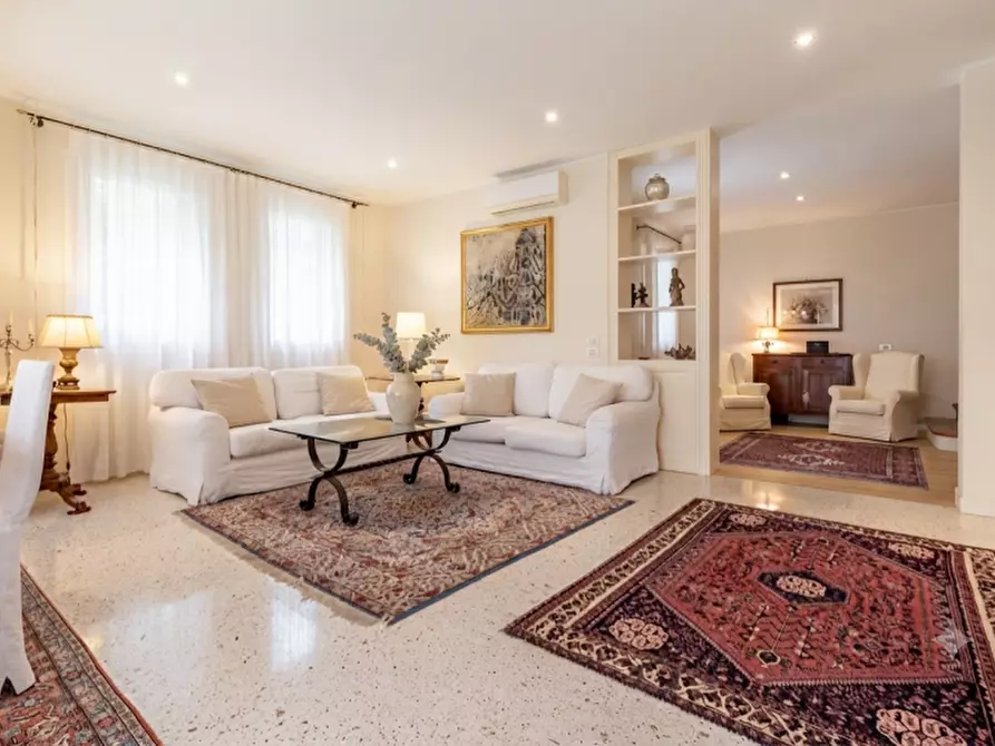 Immagine 5 di Villa in vendita  in Via Nazario Sauro a Montebelluna