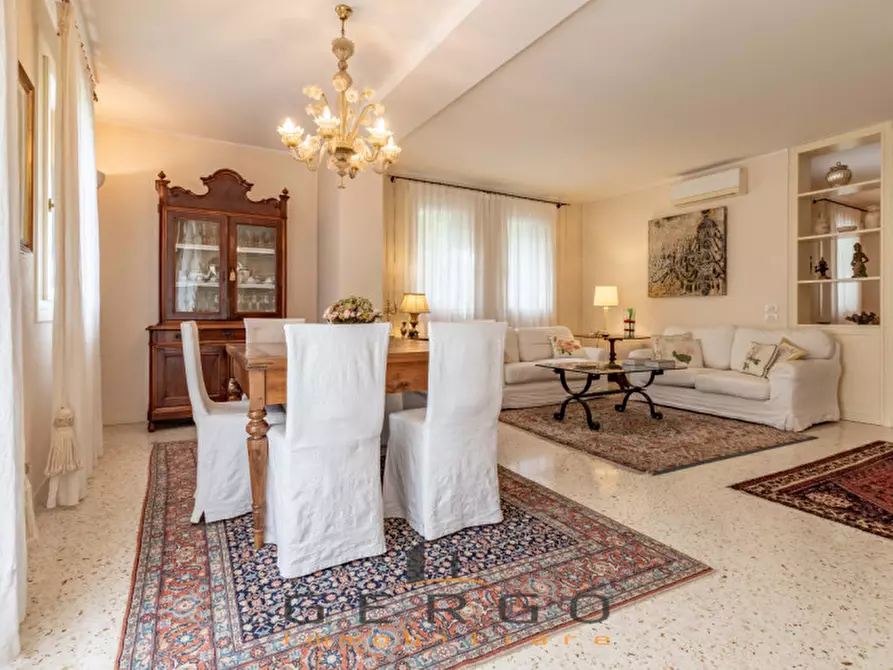 Immagine 9 di Villa in vendita  in Via Nazario Sauro a Montebelluna