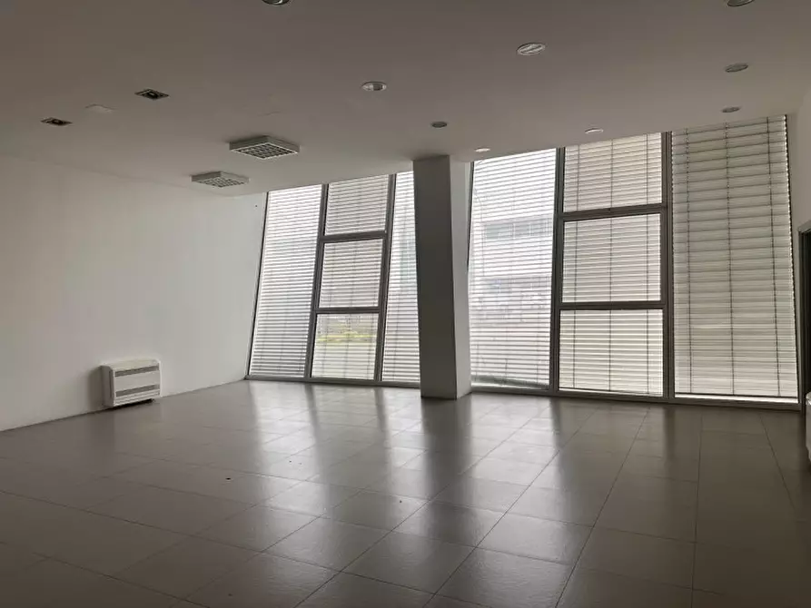 Immagine 1 di Ufficio in affitto  in Zona industriale Squartabue a Recanati