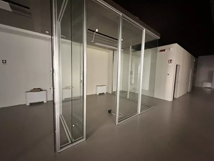 Immagine 6 di Ufficio in affitto  in Zona industriale Squartabue a Recanati