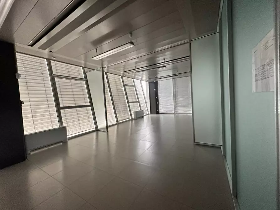 Immagine 9 di Ufficio in affitto  in Zona industriale Squartabue a Recanati