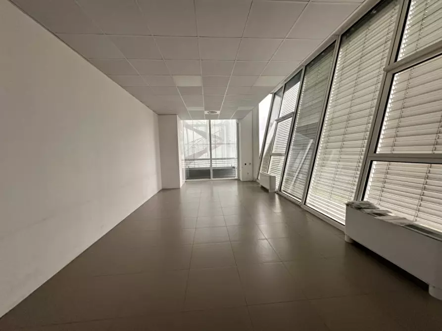 Immagine 13 di Ufficio in affitto  in Zona industriale Squartabue a Recanati