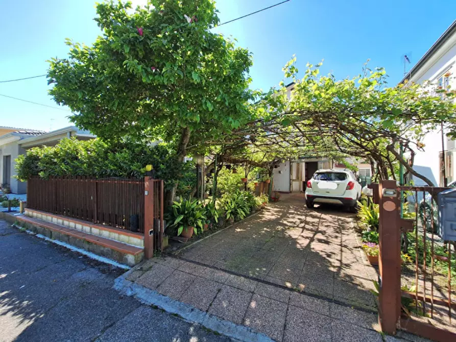 Immagine 1 di Casa indipendente in vendita  in Via Pergolesi a Rovigo