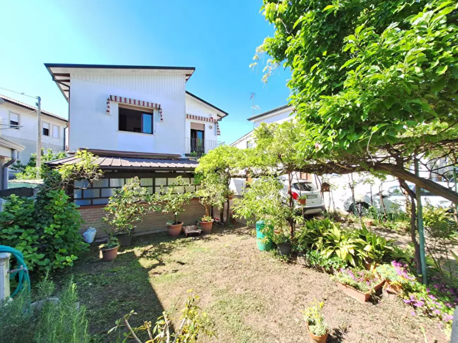 Immagine 36 di Casa indipendente in vendita  in Via Pergolesi a Rovigo