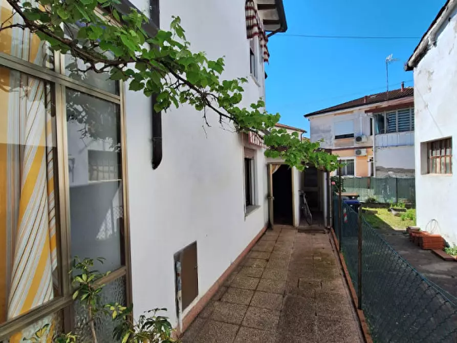 Immagine 37 di Casa indipendente in vendita  in Via Pergolesi a Rovigo