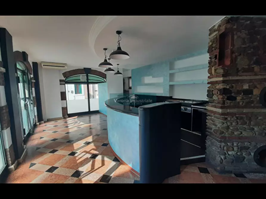 Immagine 3 di Negozio in affitto  in Piazza Martiri della Libertà, 10 a Sona