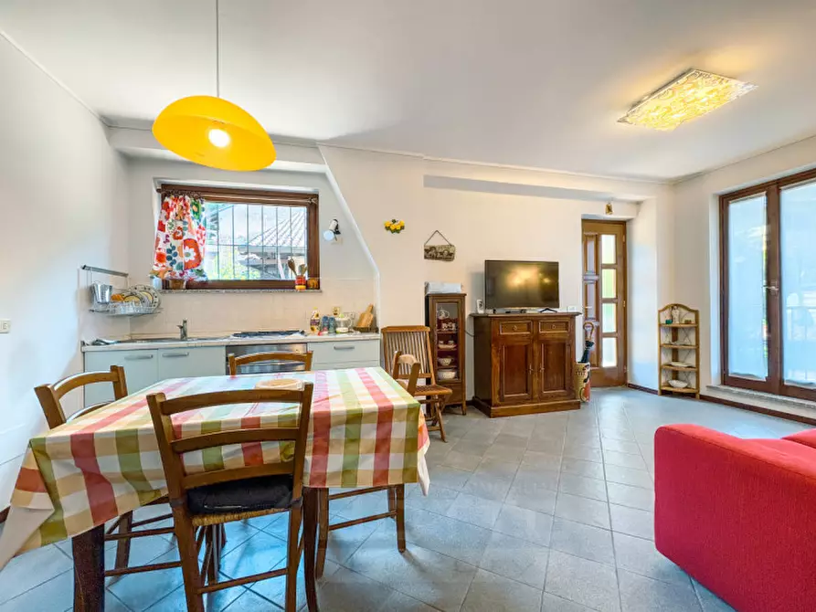 Immagine 3 di Appartamento in vendita  in Via Abate Stoppani 2 a Stresa