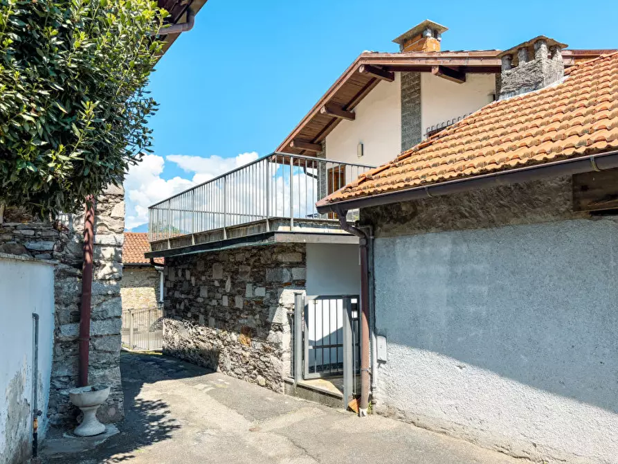 Immagine 7 di Appartamento in vendita  in Via Abate Stoppani 2 a Stresa