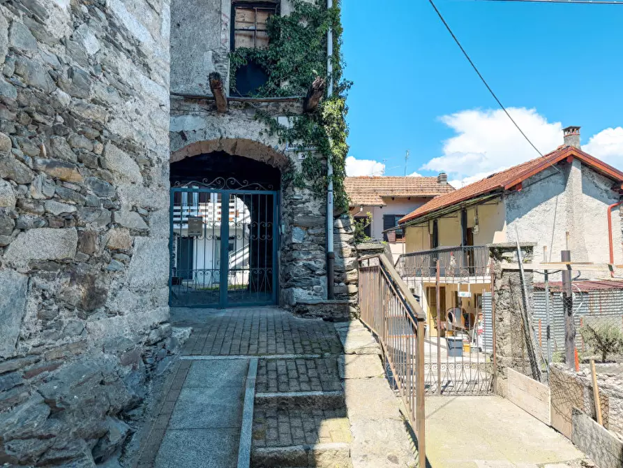 Immagine 11 di Appartamento in vendita  in Via Abate Stoppani 2 a Stresa