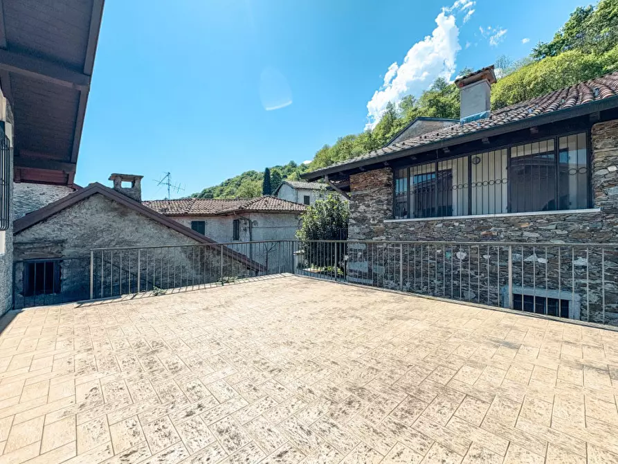 Immagine 22 di Appartamento in vendita  in Via Abate Stoppani 2 a Stresa