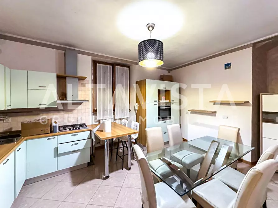 Immagine 4 di Appartamento in vendita  in Piazza dè Medici a Gavardo