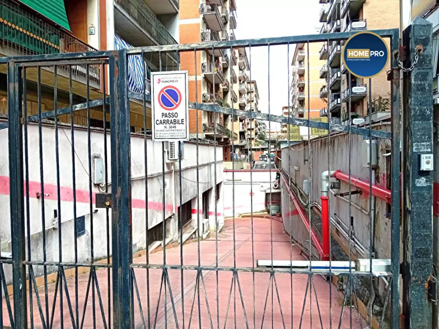 Immagine 10 di Garage in vendita  in Via Lucio Calpurnio Bibulo a Roma