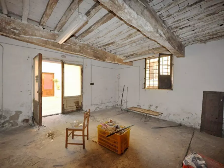 Immagine 1 di Magazzino in vendita  in Via Rosai a San Giovanni Valdarno