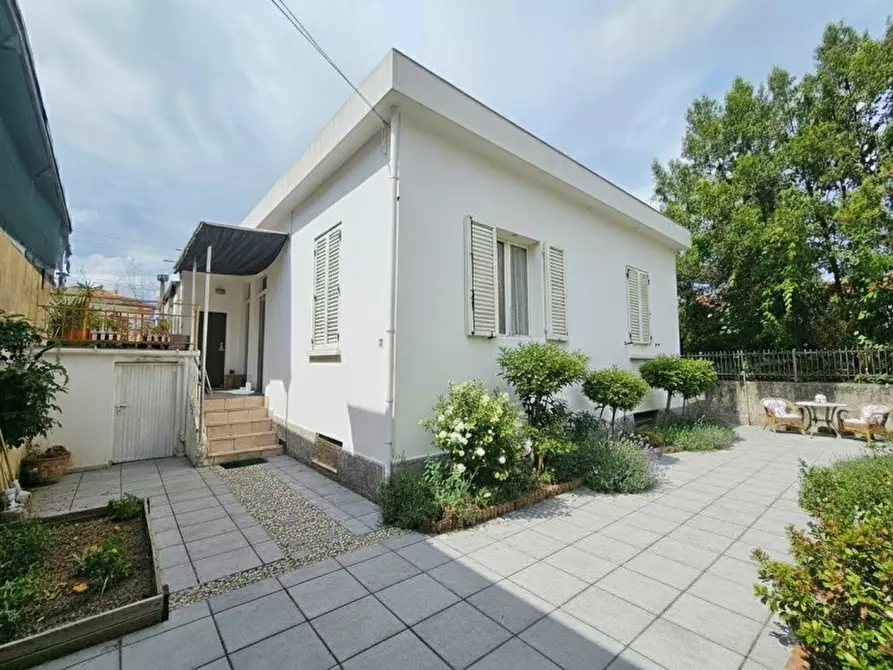 Immagine 3 di Appartamento in vendita  in Viale Antonio Locatelli a Rimini